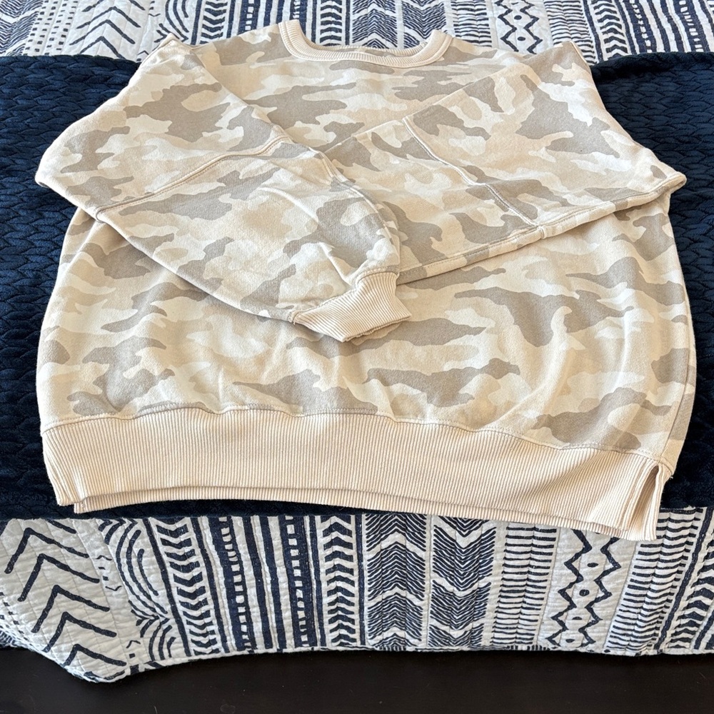 Aerie women’s oversized Camouflage Print Sweatshirt
